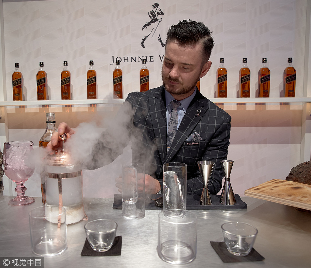 德国举行2018年度世界鸡尾酒比赛 顶级调酒师齐聚切磋技艺