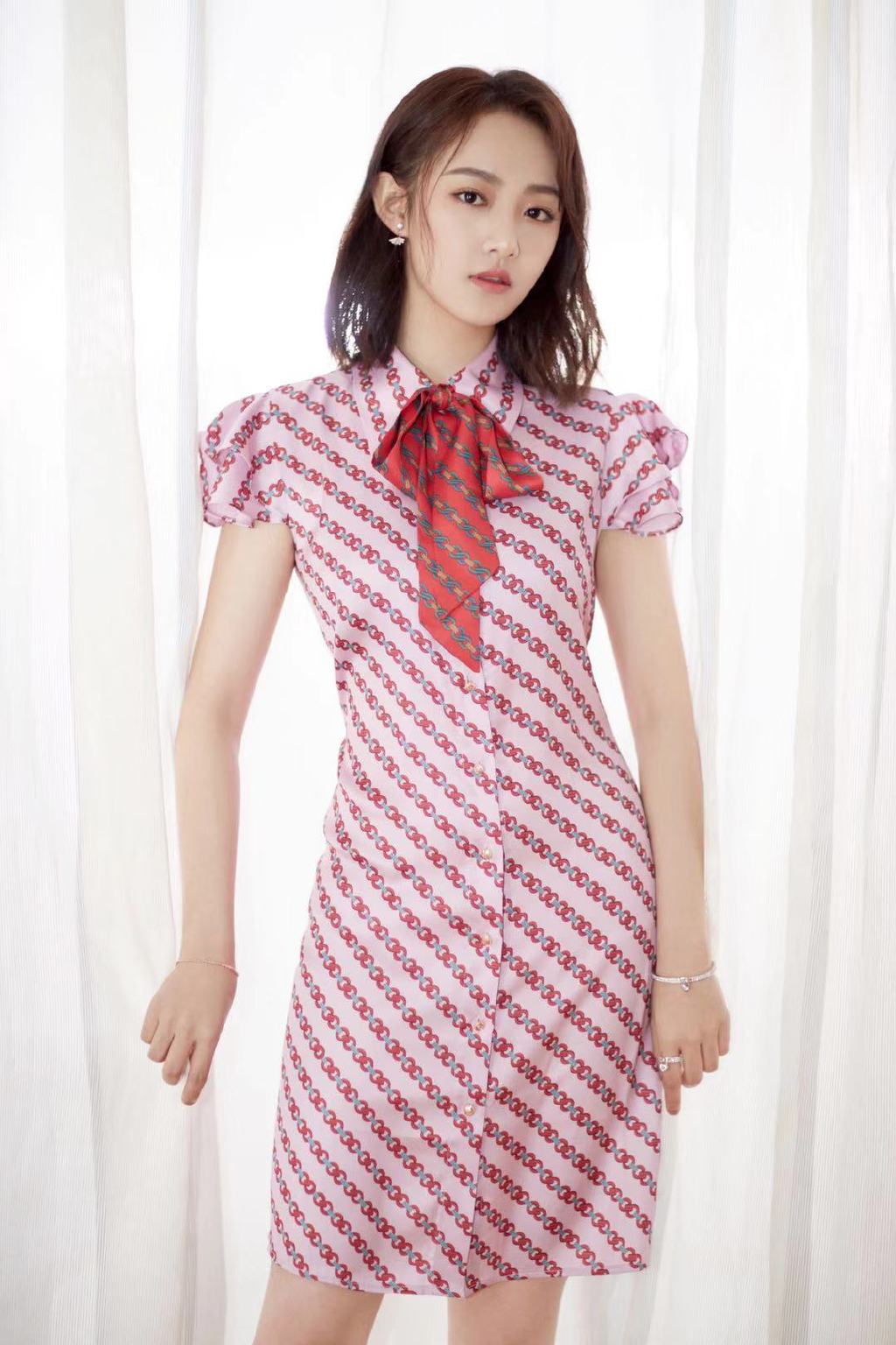 95后演技派小花吴佳怡性感图片39