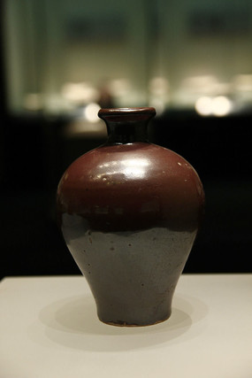 宋代酱釉梅瓶