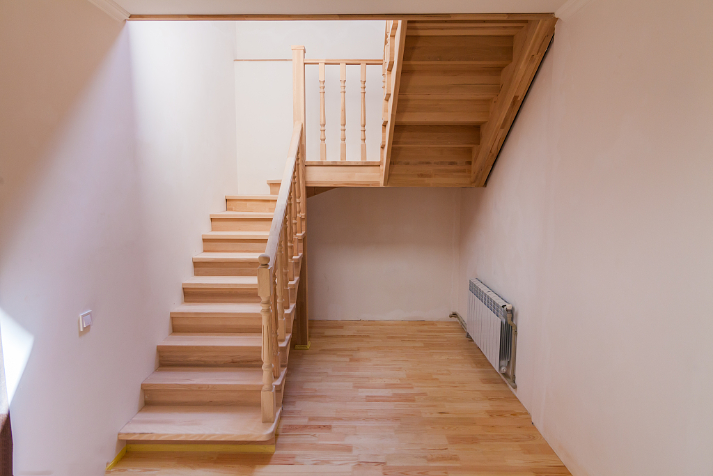 「楼梯冲门退财屋」,开门能看到楼梯的一定要注意!