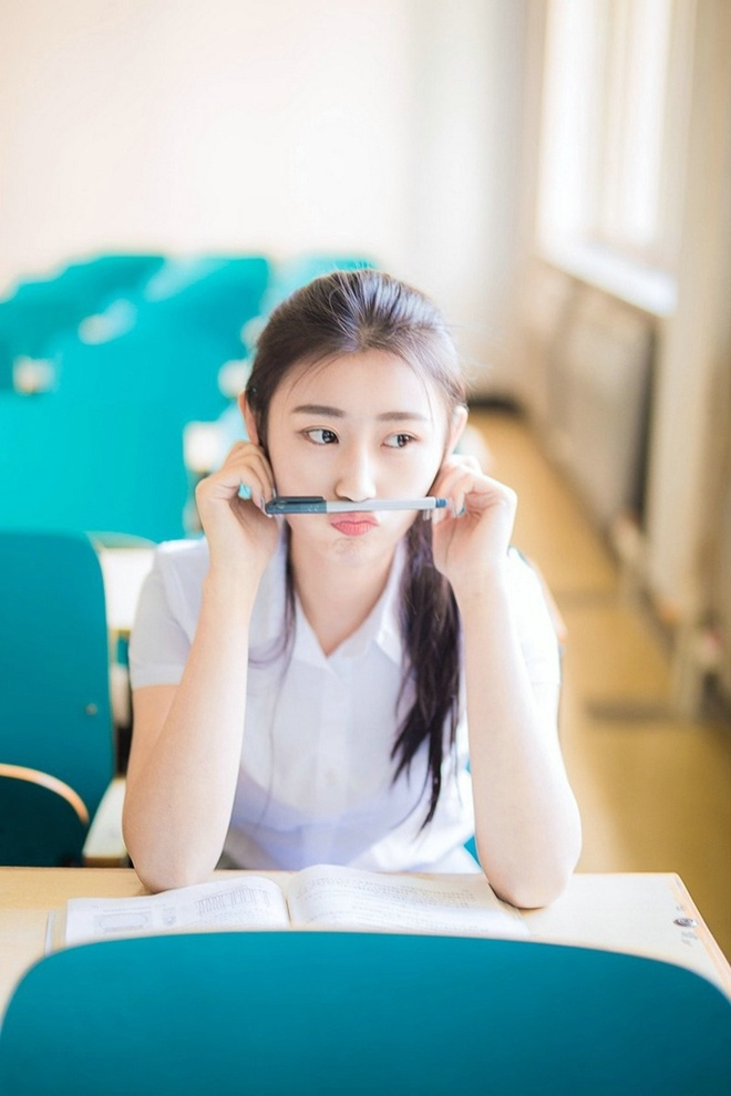 清纯校花美女阳光俏皮优雅唯美写真