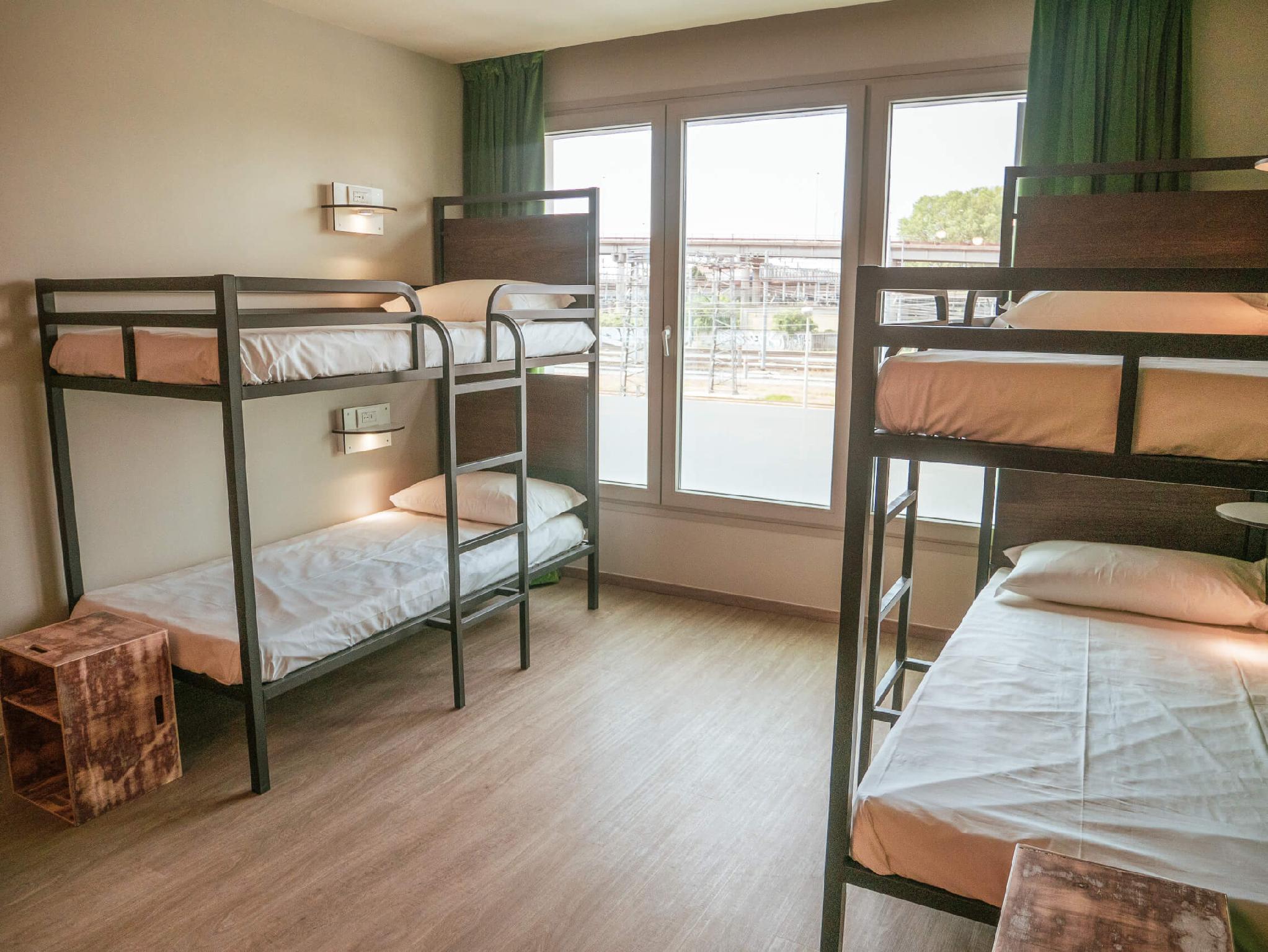 女生4人宿舍-单人床位 (1 person in 4-bed dormitory - female only)