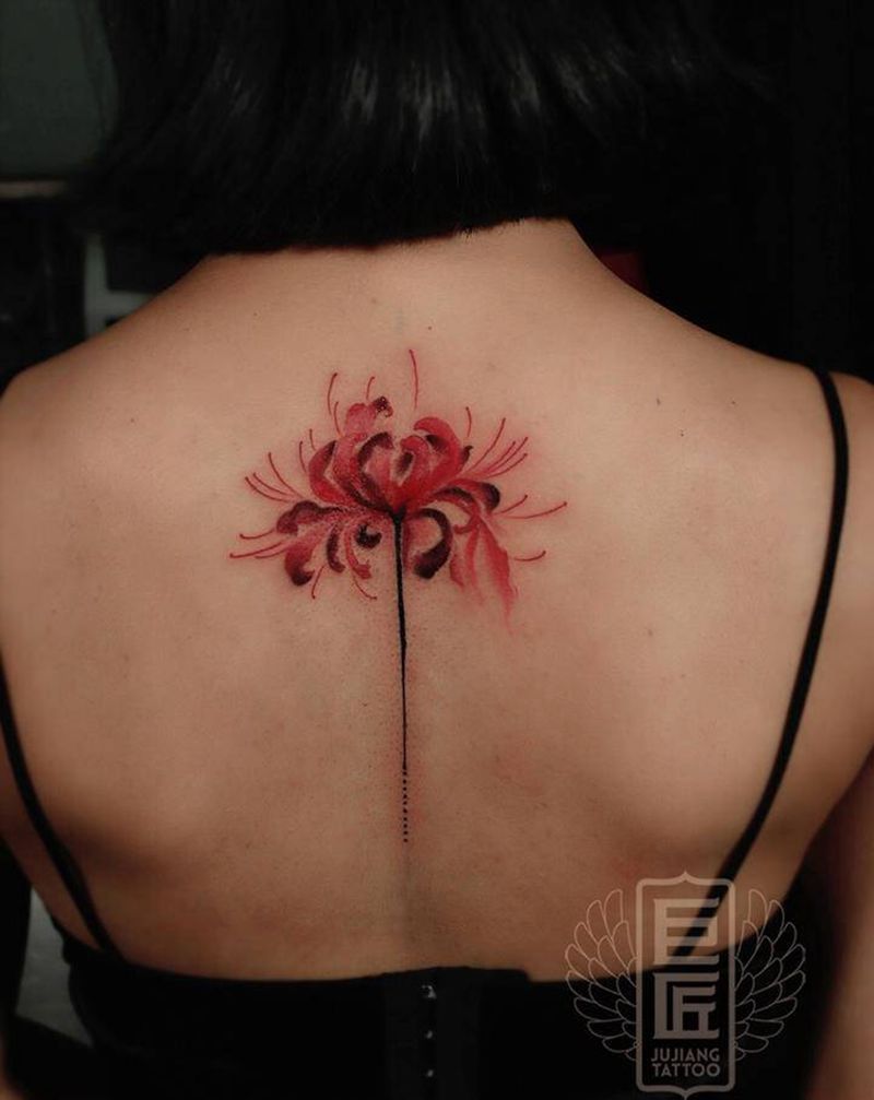 彼岸花纹身图片_背部水墨纹身图案