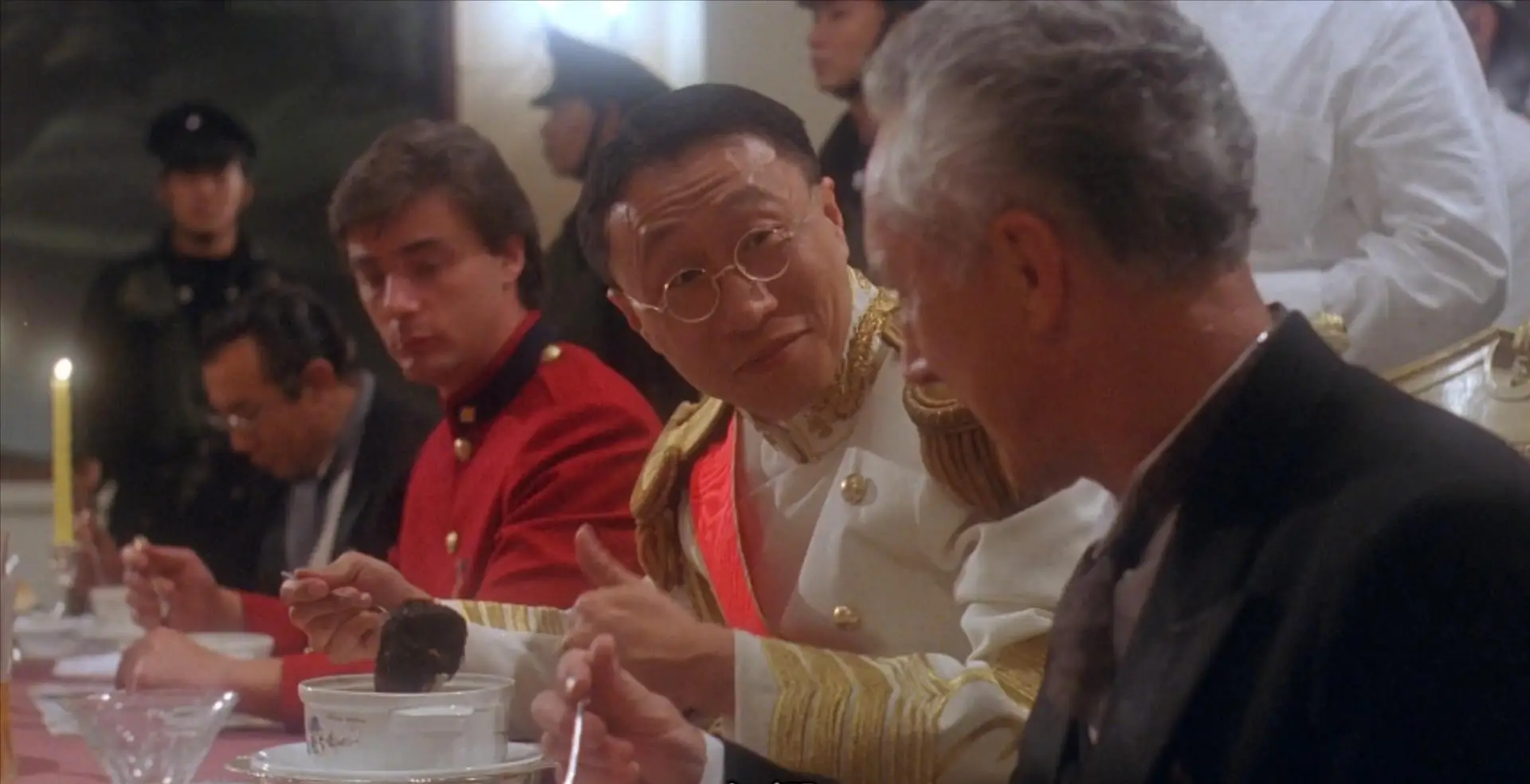 1991年,徐克找来梁家辉拍出抗日神剧,片中袁洁莹惊