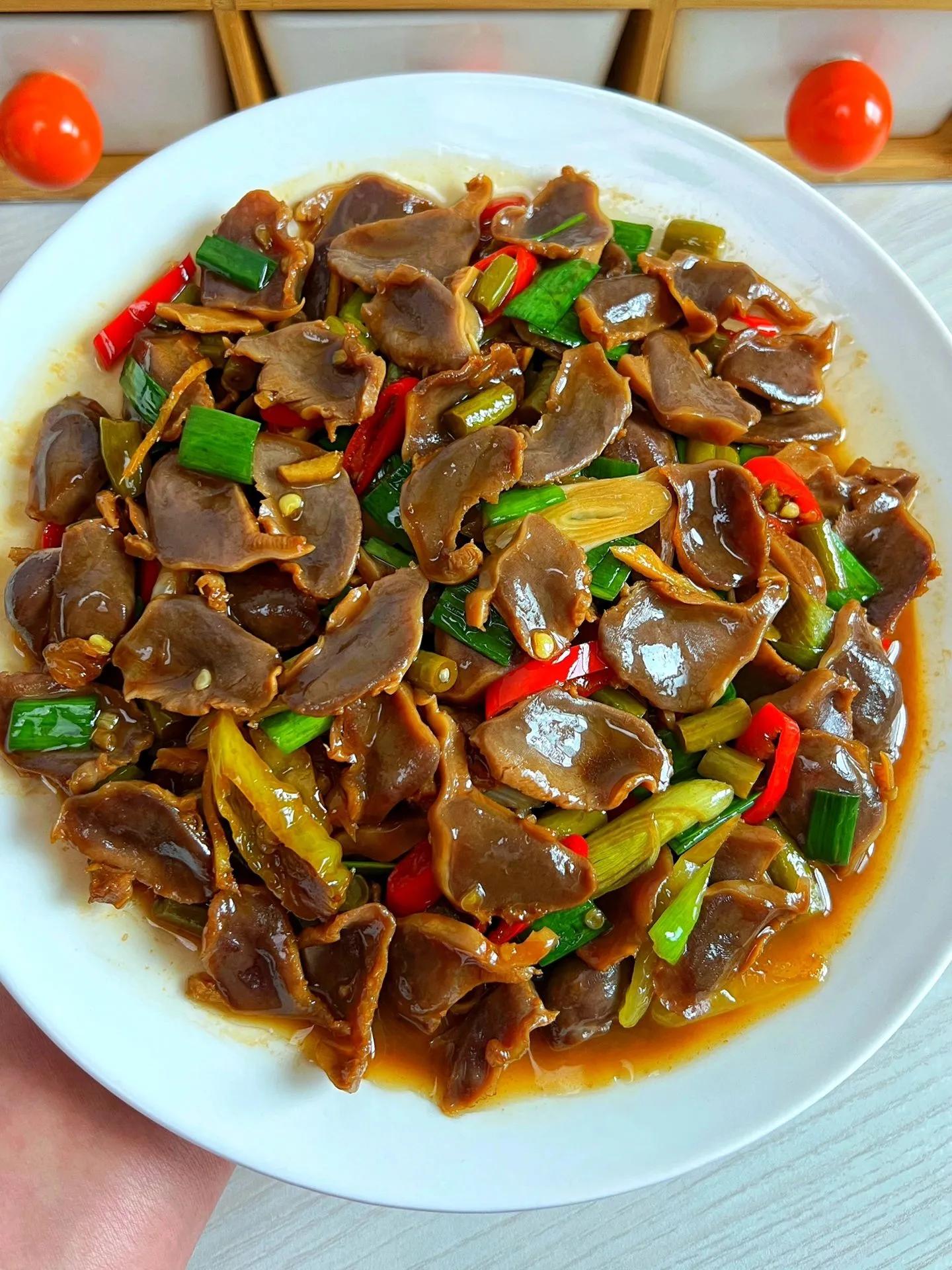 酸豆角炒鸡胗酸辣开胃,又香又下饭_做法_火把_蒜苗