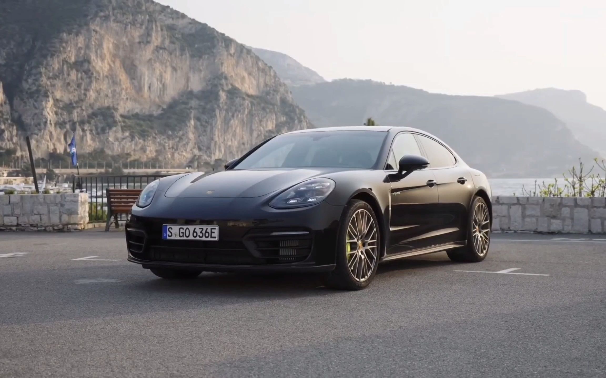 新车丨2023款保时捷帕拉梅拉4e混合动力