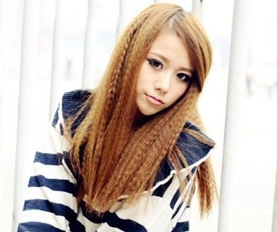 气质女生中长发玉米烫图片