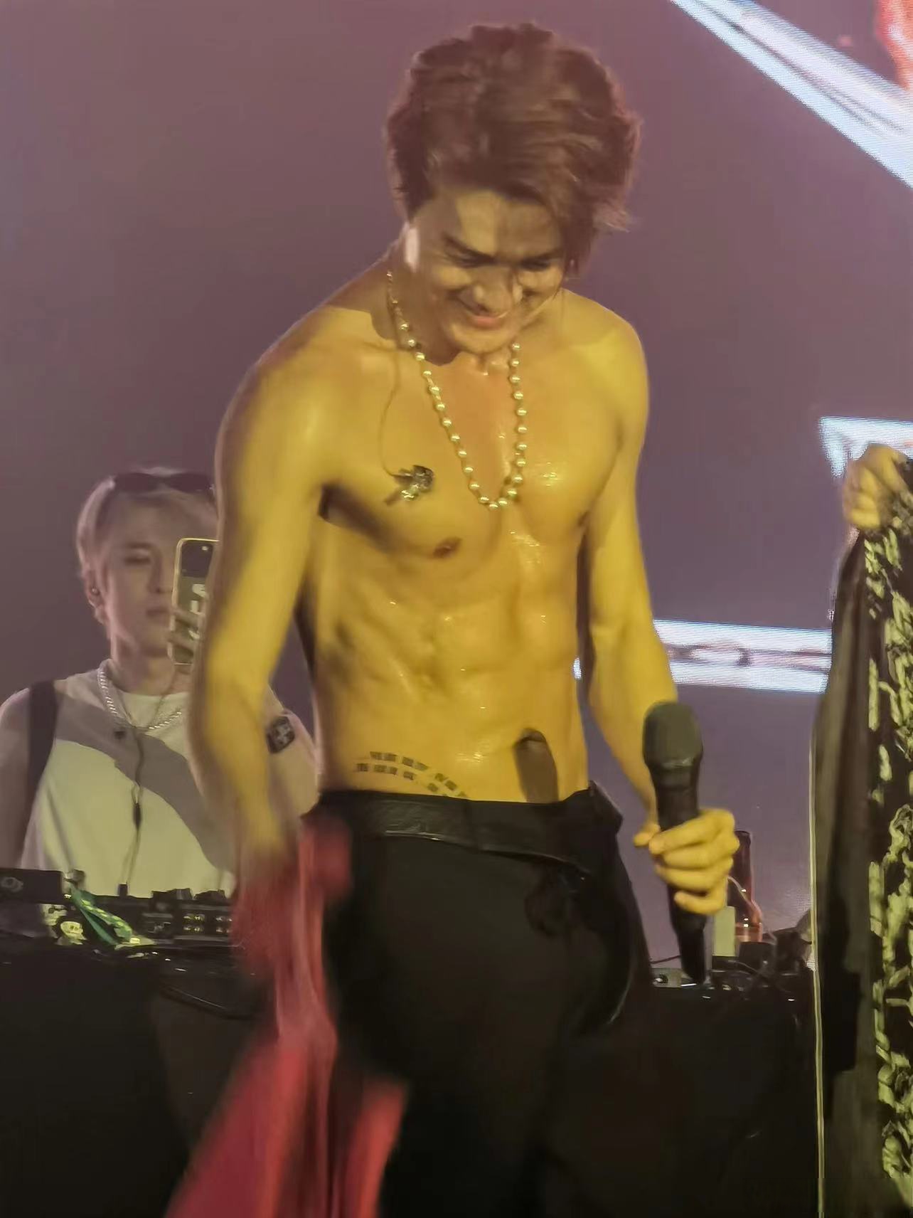 吴克群腹肌#吴克群巡演肌肉线条惊到了,腹肌胸肌以及子弹肌状态帐是