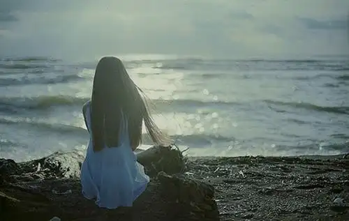 分手女生背影伤感图片_伤心的女生