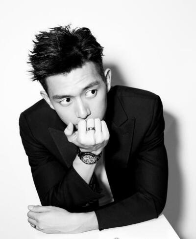 李现脚踝上的纹身 纪念考潜水证时险些丧命(日本浮世绘的海浪)