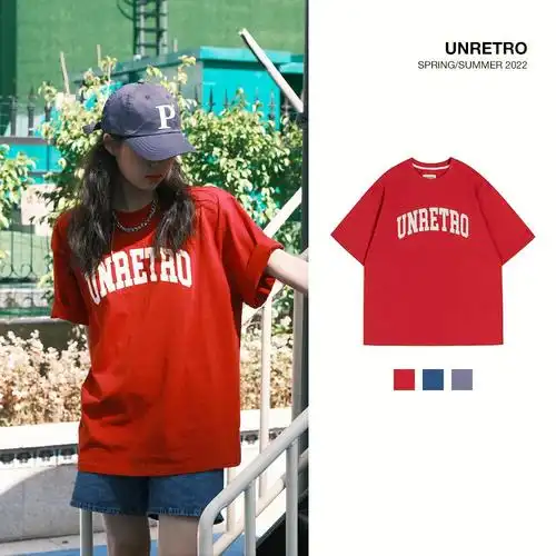 t恤,红色看上去显白又有活力,不会显得俗气,白色印花搭配上牛仔短裤