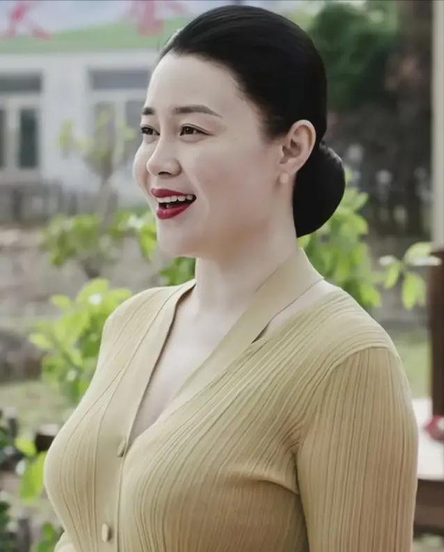 赵本山"夫人"关婷娜,身材更美还是更胖?其实胖不是一个贬义词