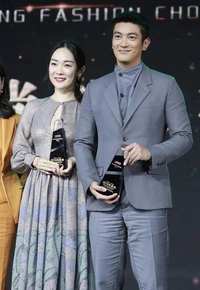 杜江和霍思燕又来秀恩爱了,长裙配西服,这俩人感情是真的好_衬衫_服装