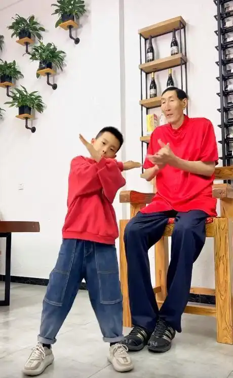 36米鲍喜顺:1.68米妻子不听劝执意生育,今儿子身高多少