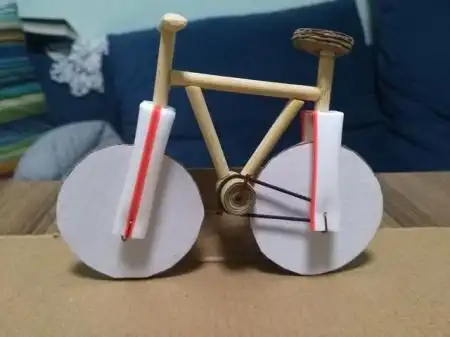 手工制作小自行车(筷子吸管自制的手工自行车)(16)