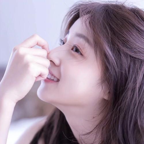 又好看又干净简约有气质的女生头像