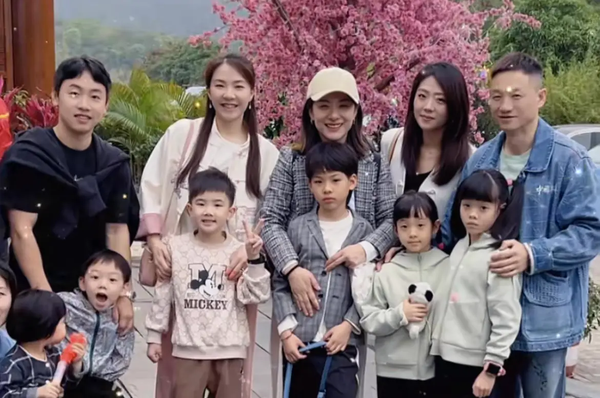 笑岔了体操冠军聚会刘璇杨云被赞冻龄李敬认不出李安琪老到不敢认