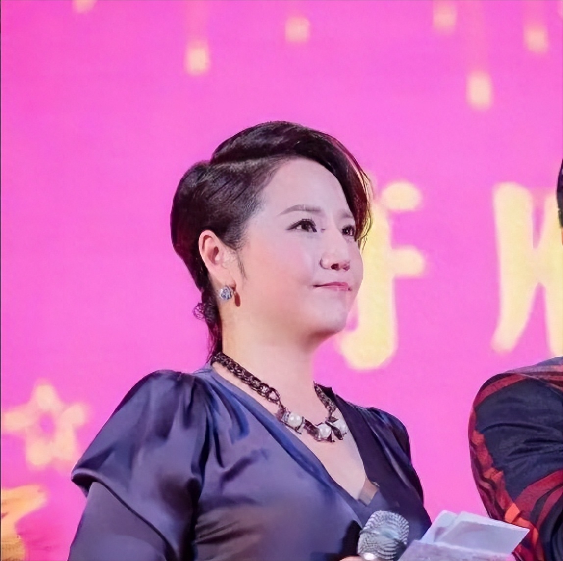 广东电视台节目主持人徐洁,她是珠江台最后一道亮丽的风景_新闻_观众