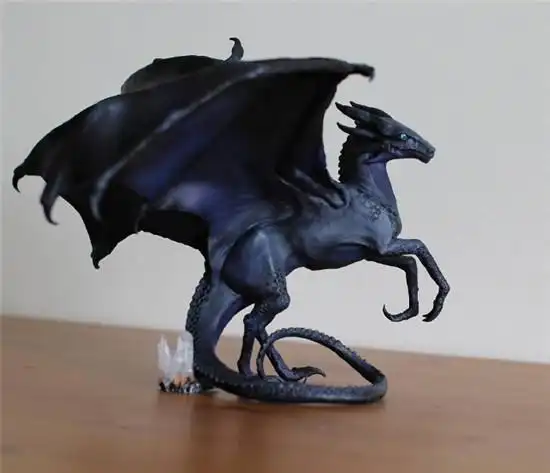 俄罗斯女孩的雕龙作品