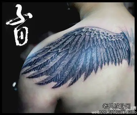 翅膀羽毛纹身