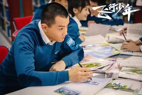 范世錡鱿鱼须造型玩转前卫《飞行少年》热播获赞