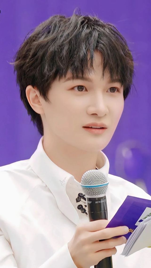 周深是内娱温柔天花板吧#太喜欢周深了,歌唱得温柔,人帅气,周深档