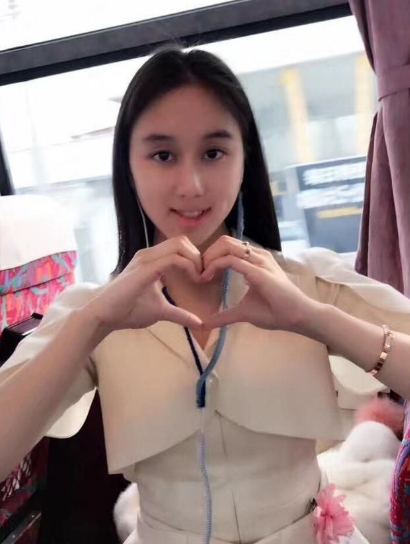 何超欣|"天选之女"何超欣:赌王最宠爱的女儿,活成了传统大家闺秀的