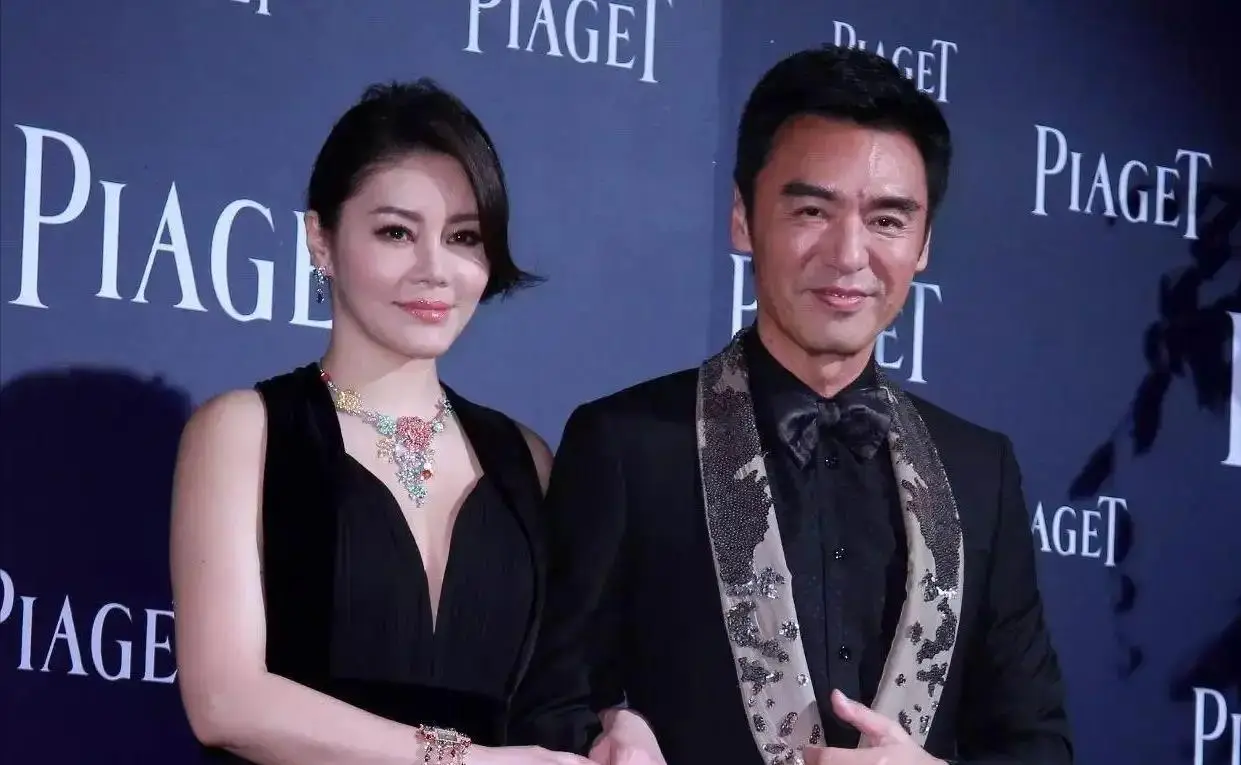 独自带俩娃的钟镇涛,再娶新人还清1亿债务_章小蕙_生活_范姜