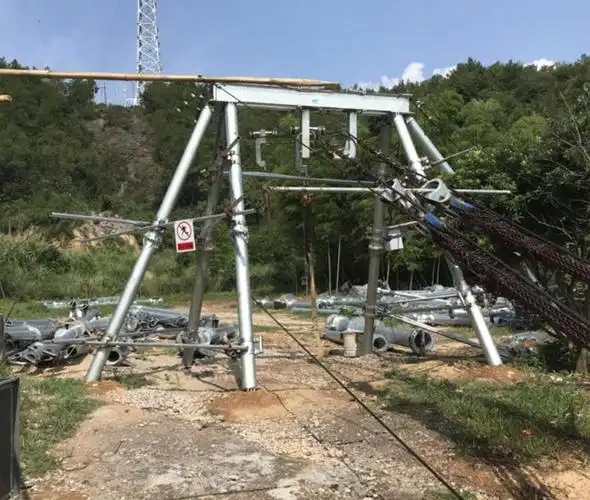 自然是规格,货运索道的运输能力以吨为计数单位,所以很多小型的旅游