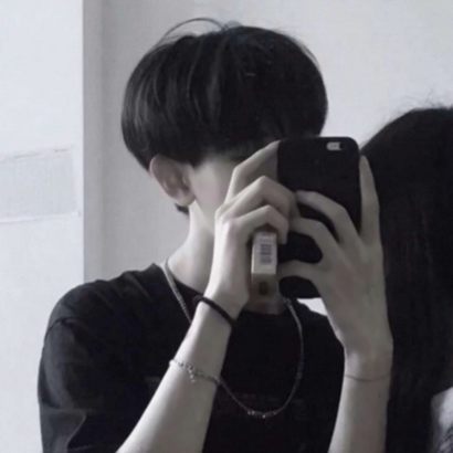 情侣头像手机遮脸 高清恩爱的qq情侣头像用手机挡脸的图片