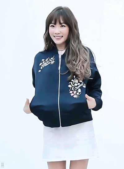 美女迷人清新气质活泼gif动图_动态图_表情包下载_soogif