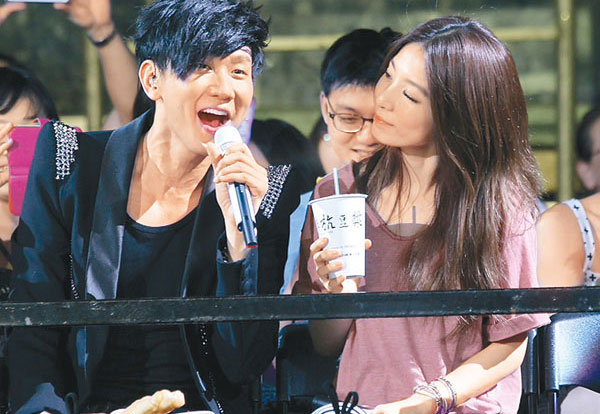 林俊杰向hebe告白女方冷回应就是朋友图