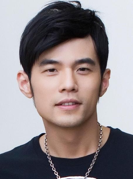 官网微博晒出周杰伦近照:留着络腮胡,非常有男人味