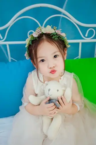 安娜小美女的照片出炉了～～～ 可爱的小美女