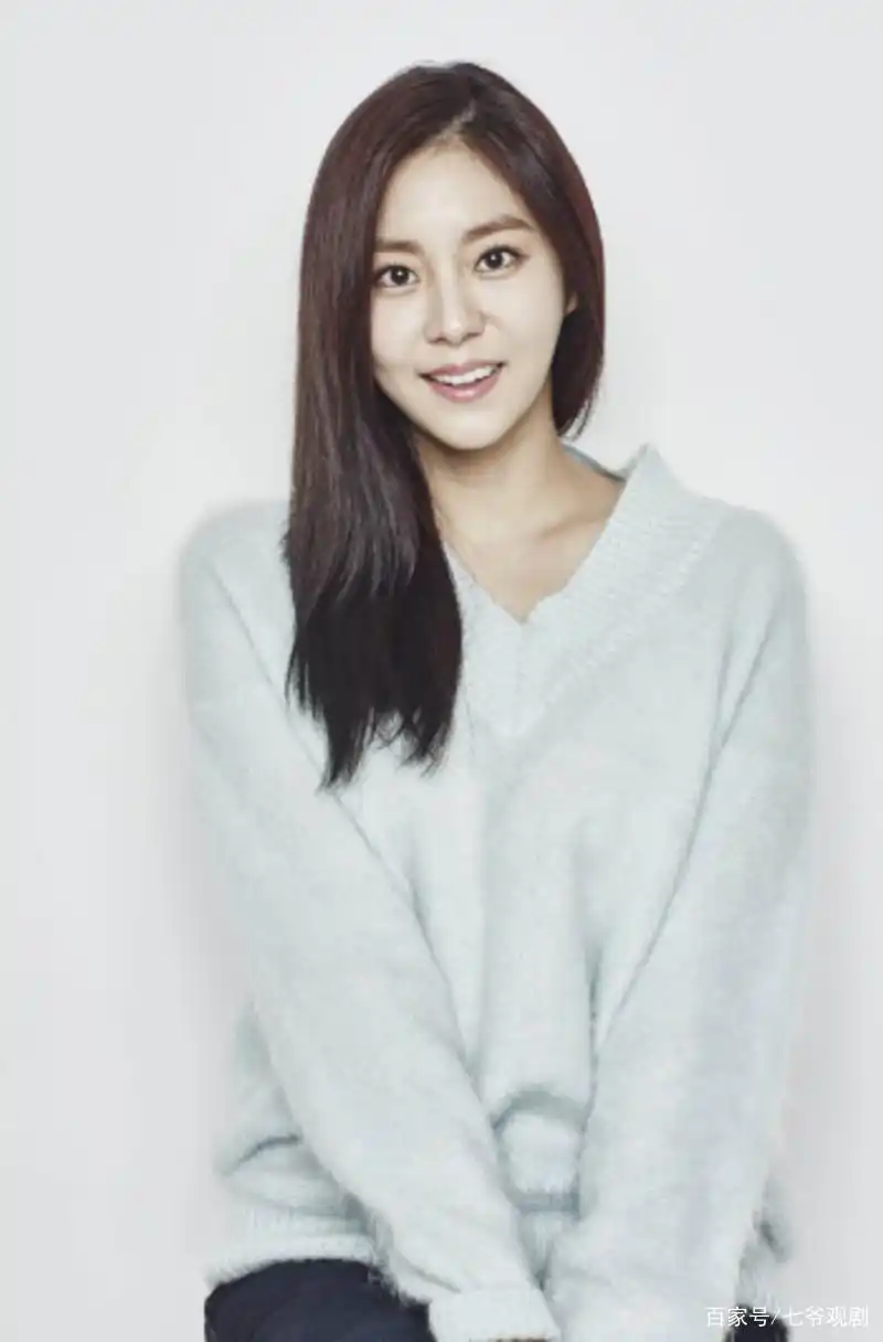 "国民蜜腿"2年后有新剧,两段恋情飘零,金宥真当真独自生活?