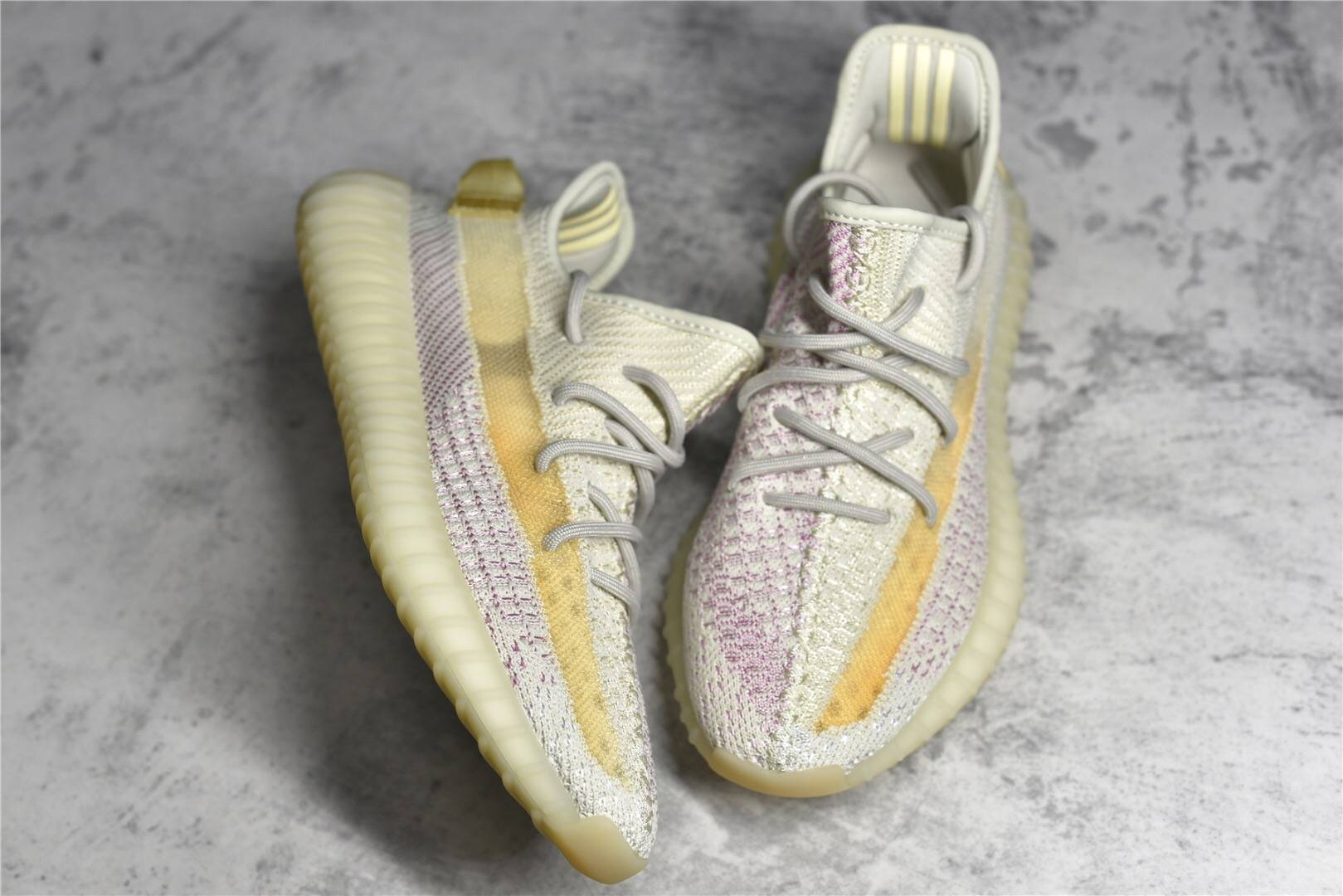 阿迪达斯椰子温变 adidas yeezy boost 350v2 light 变色龙北极光运动