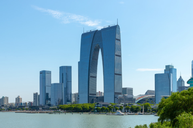 当然还有苏州标志性建筑——东方之门,这里一定要来一张合影!