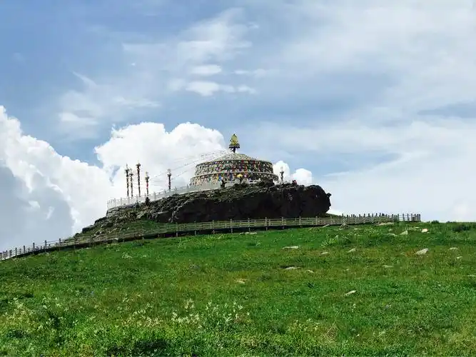 云中草原一一春坤山