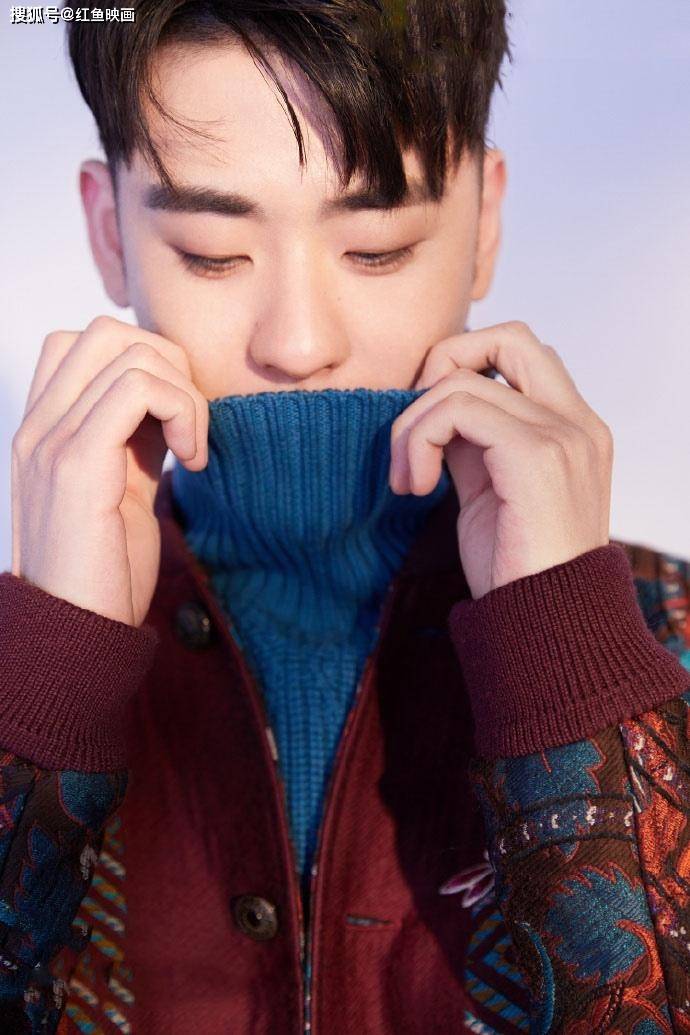 张云雷帅气时尚写真