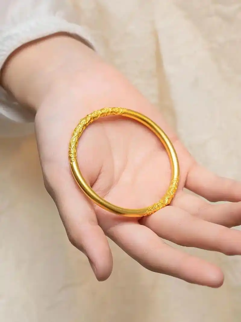 古法黄金"卷草纹"手镯 "唐草纹"盛行于唐朝,又名"卷草纹"