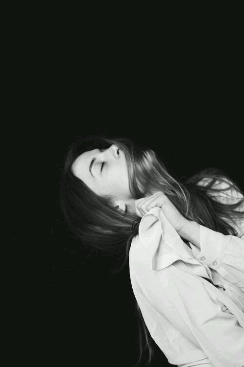 黑白欧美qq流泪皮肤外观 尽管已经沧海,你依旧是我心中的最初