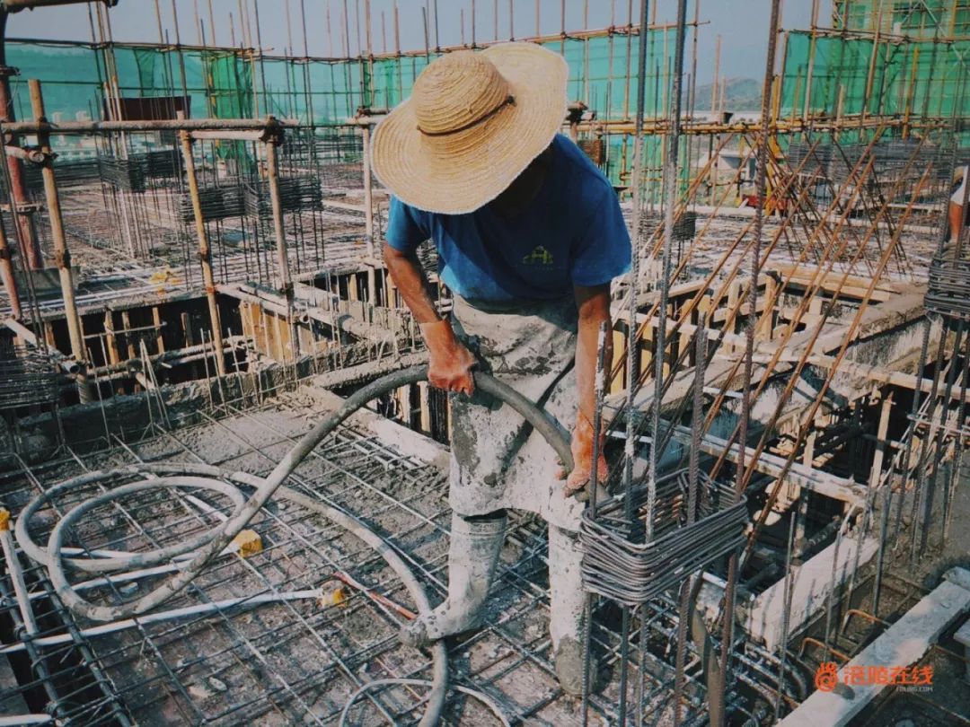 高温回归镜头实拍涪陵工地最真实的一幕用最脏的手赚最干净的钱