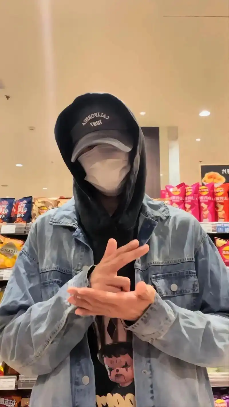 男生壁纸帅气 #潮图壁纸 #潮流壁纸  - 抖音