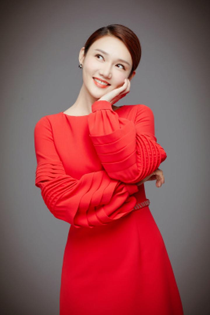 央视"财经小姐"龙洋:32岁仍单身未婚,热爱家乡湖南郴州