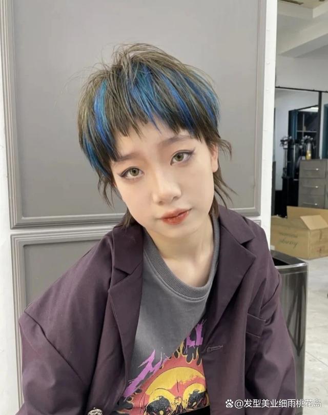 其实锯齿头是一款可以变得很时尚的发型,适合小鹅蛋脸小圆脸的女生