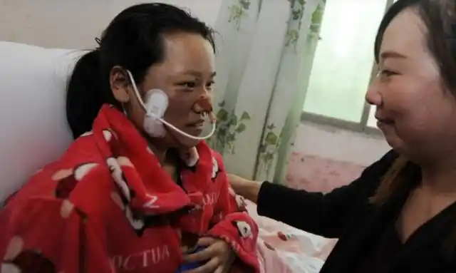 回顾12岁男孩路边捡一女婴,执意将她养大,娶个妻子回来当"娘"