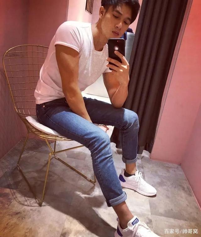 组图:身高178,体重150的帅气小哥哥,坐着拍照都这么棒,太酷!