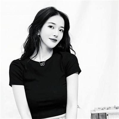 黑白头像女生冷酷霸气伤感特别唯美有意境的女生高清头像图片