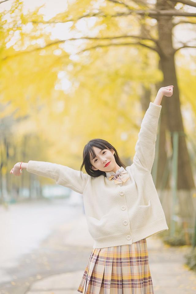 外出旅行拍摄单人照,别错过这8个拍照姿势,四季可用也不限场地