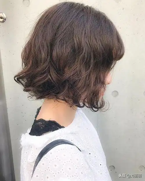洋气短发烫发图片时尚,最新"冬天烫"短发23款,洋气有气质 - 冷求网
